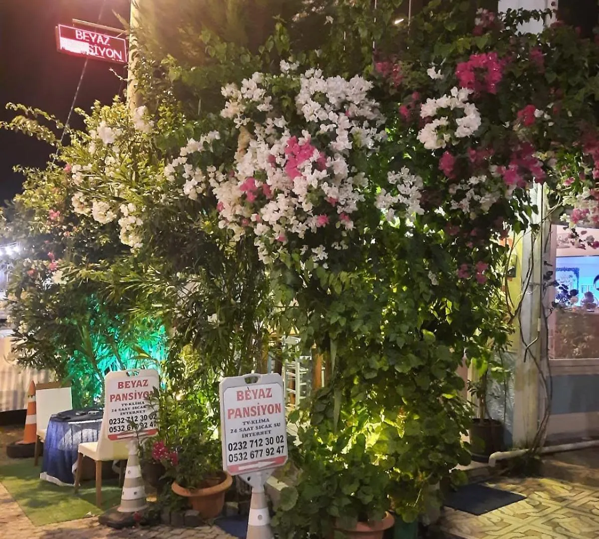 Beyaz Apart Pansiyon Çeşme منزل للإقامة