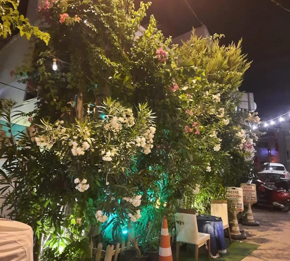 Beyaz Apart Pansiyon Çeşme